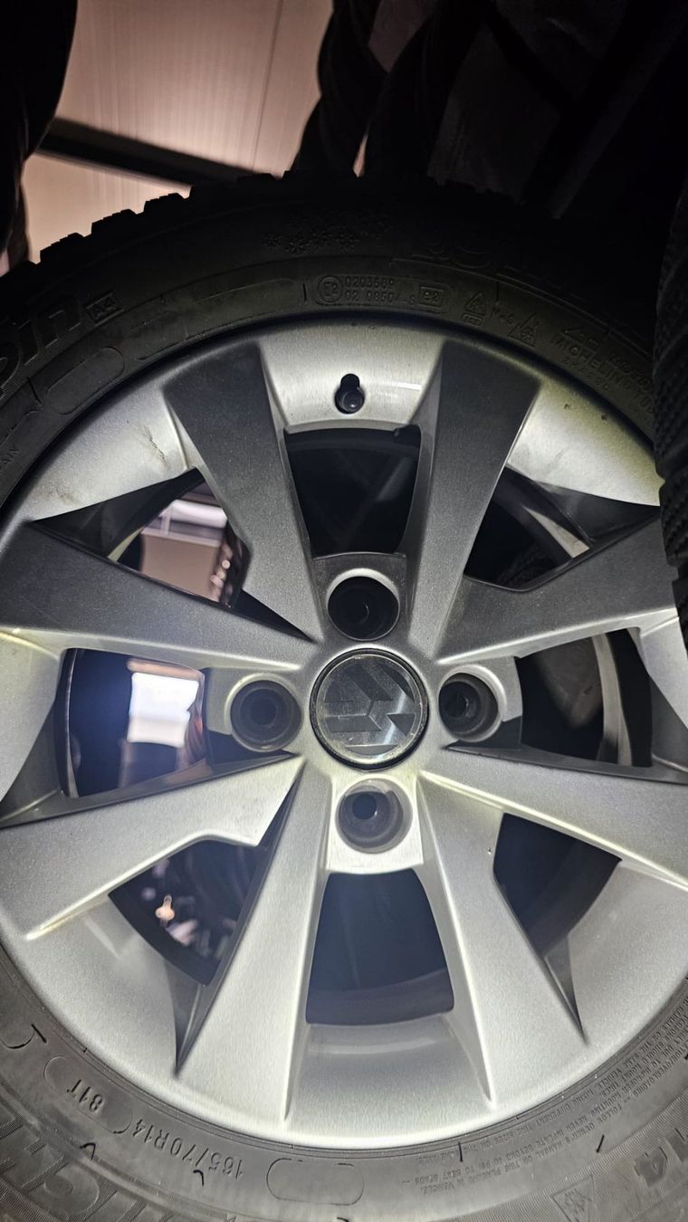 Volkswagen Pneumatici & Ruote complete: 4x roues complètes VW ORIGINAL UP 5X14 – Usato da uvrier venduto da mag_2y8x