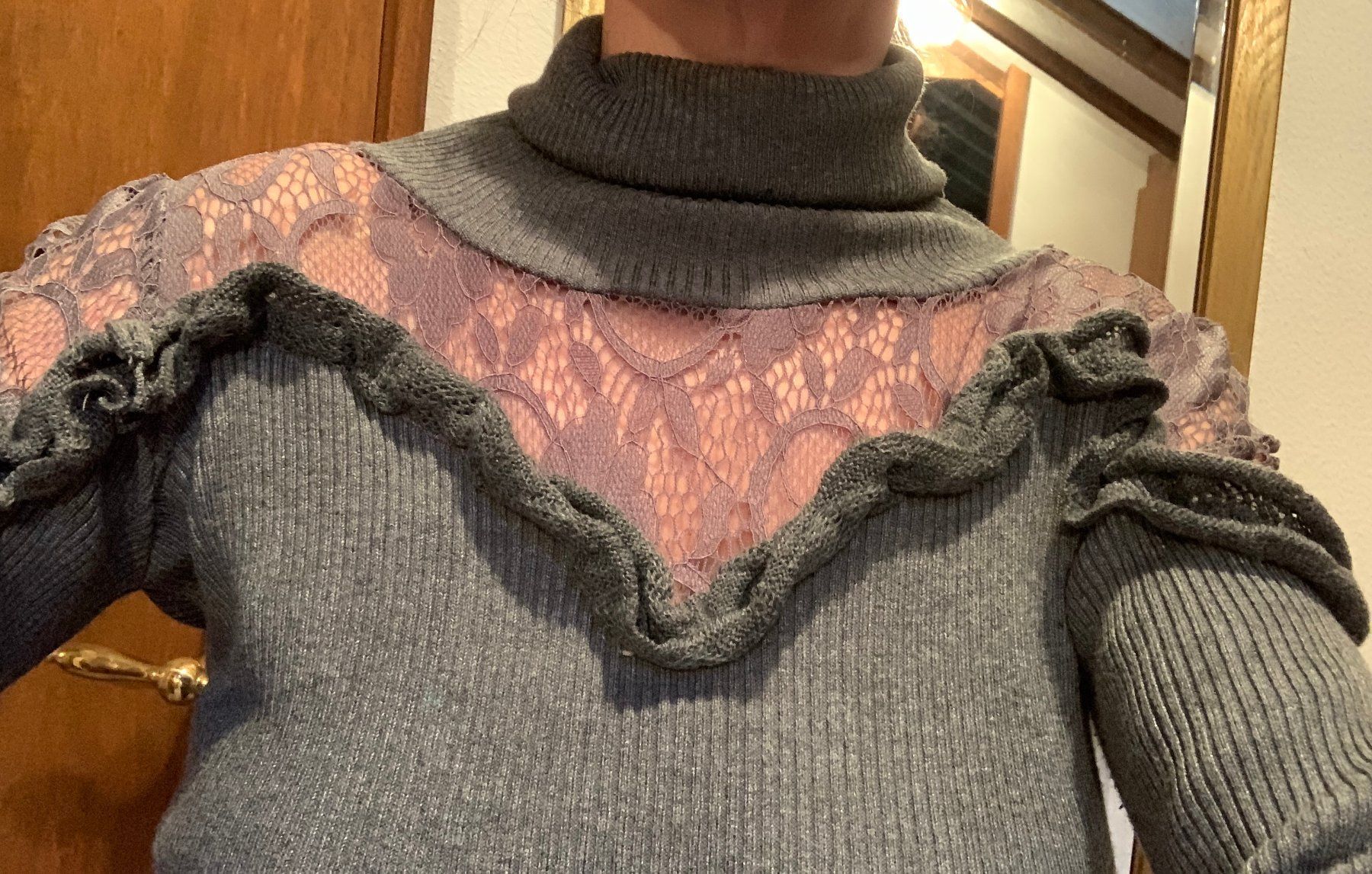Maglioni & Felpe: Reizvoller schicker Pullover mit Spitze und Rollkragen – Nuovo (secondo la descrizione) da Wangen ZH venduto da olivia20 1