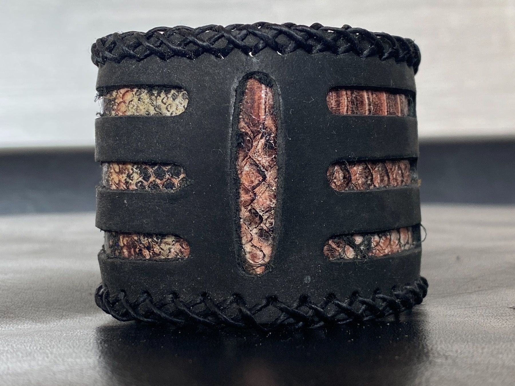 Bracciali & Braccialetti: ArmBand aus echtem Büffel Schlang Leder Schwarz – Nuovo (secondo la descrizione) da Zürich venduto da stock4you 1