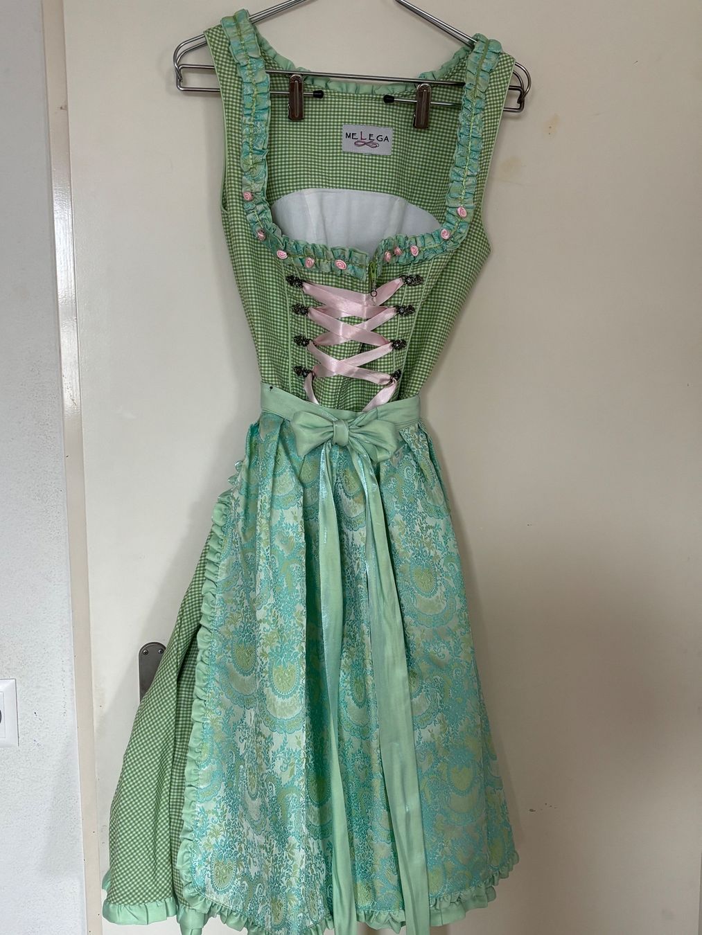 Vestiti: Bayerisches Dirndl – Usato da Zug venduto da Swissananda 1