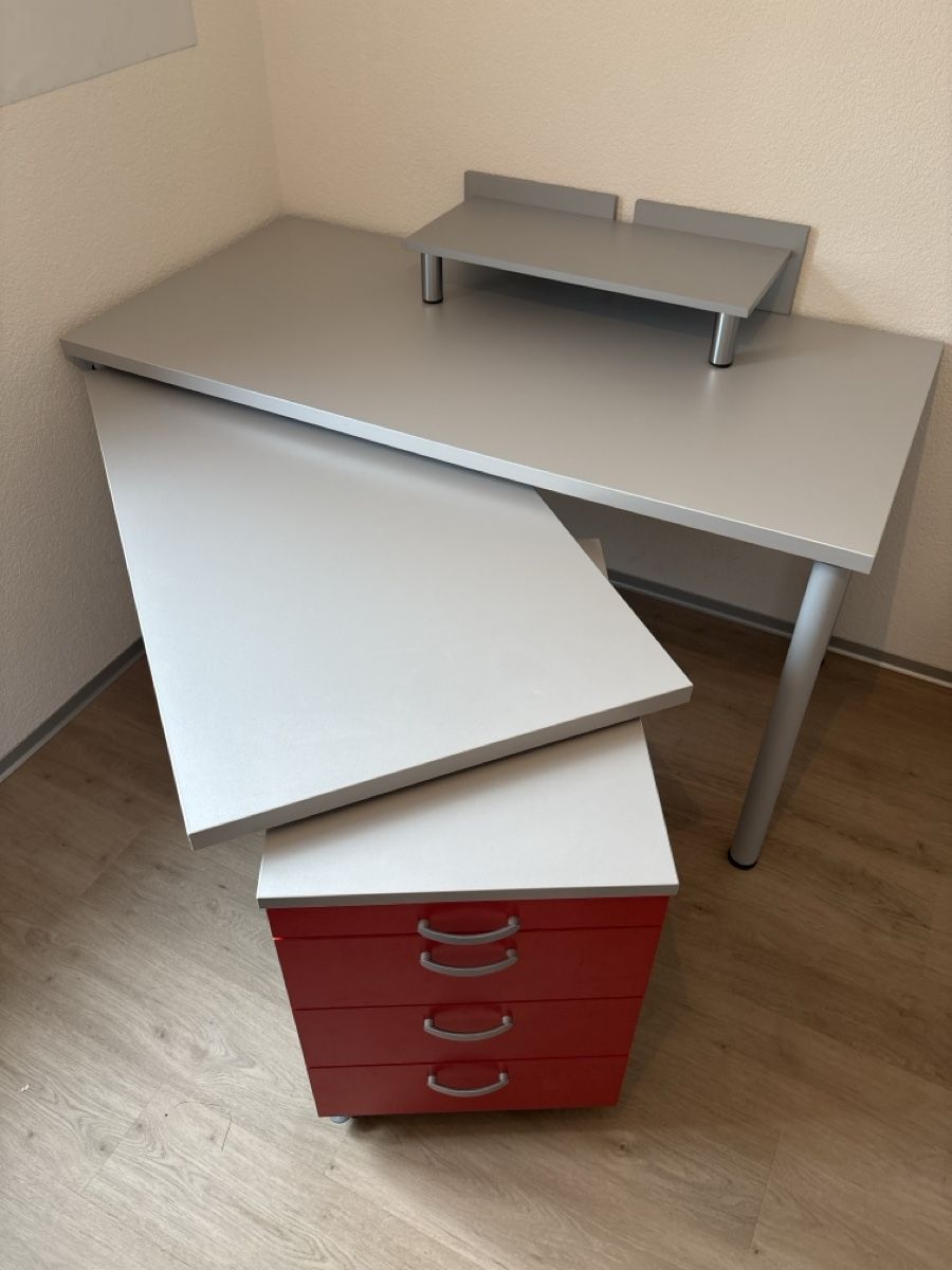 Schreibtische: Bureau d'angle repliable gris avec caisson rouge – Gebraucht aus Biel/Bienne von Al1552 5