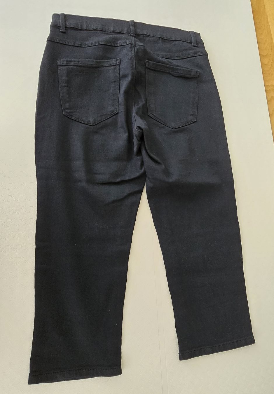Only Pantaloni: Caprihosen von Only Grösse M schwarz Jeansoptik elastisch – Usato da Lenzburg venduto da Lavendercupcake 1