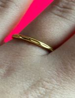goldener Ring schlicht modern