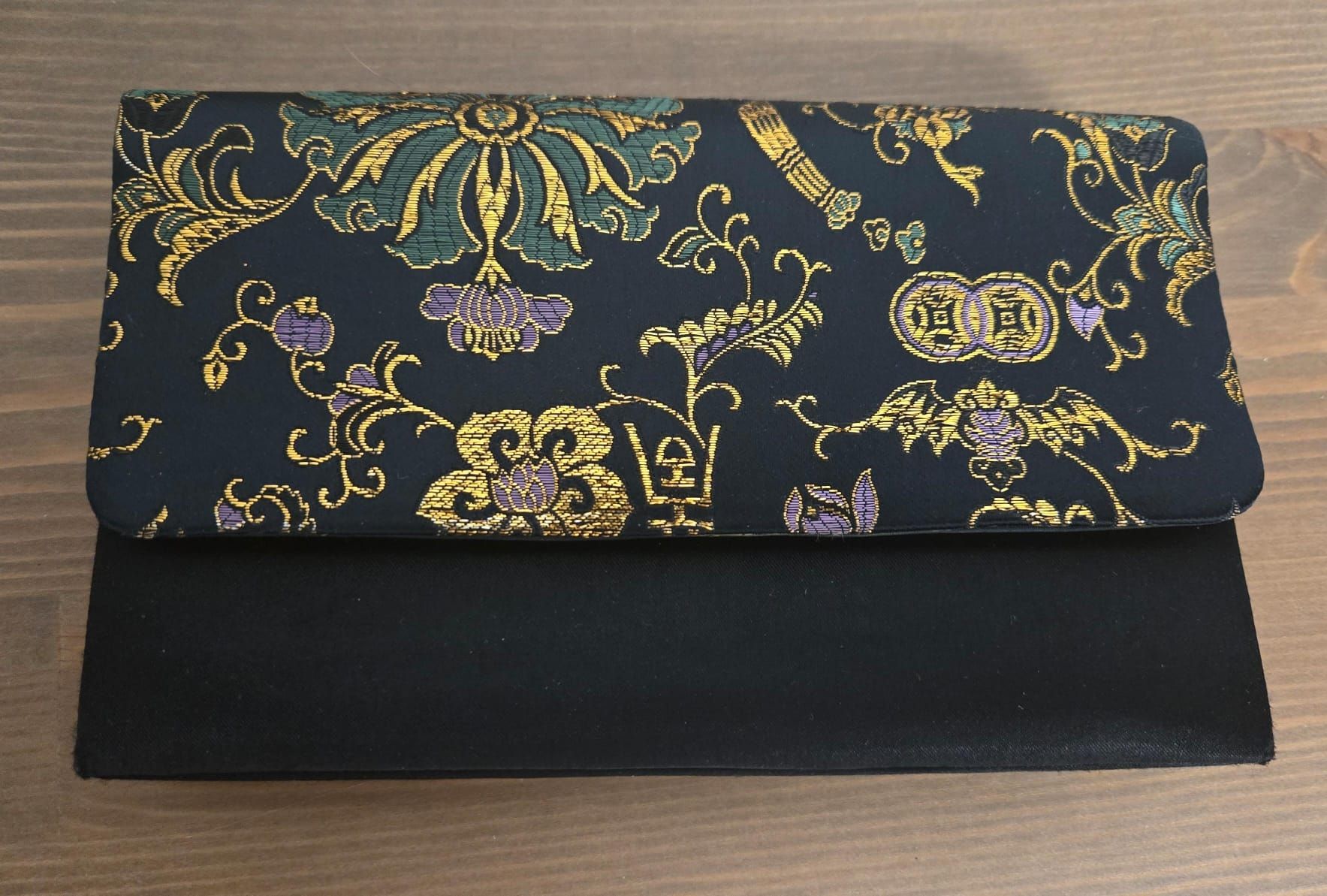 Taschen für Damen: Elegante Abendtasche mit goldenem Muster – Gebraucht aus Rheinsulz von Dred 2