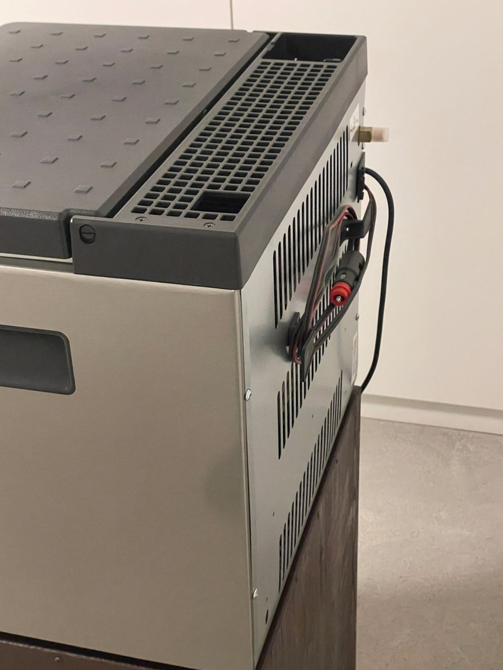 Dometic Frigoriferi & Refrigeratori: Tragbare Absorberkühlbox – Usato da Männedorf venduto da Kiowa98 2