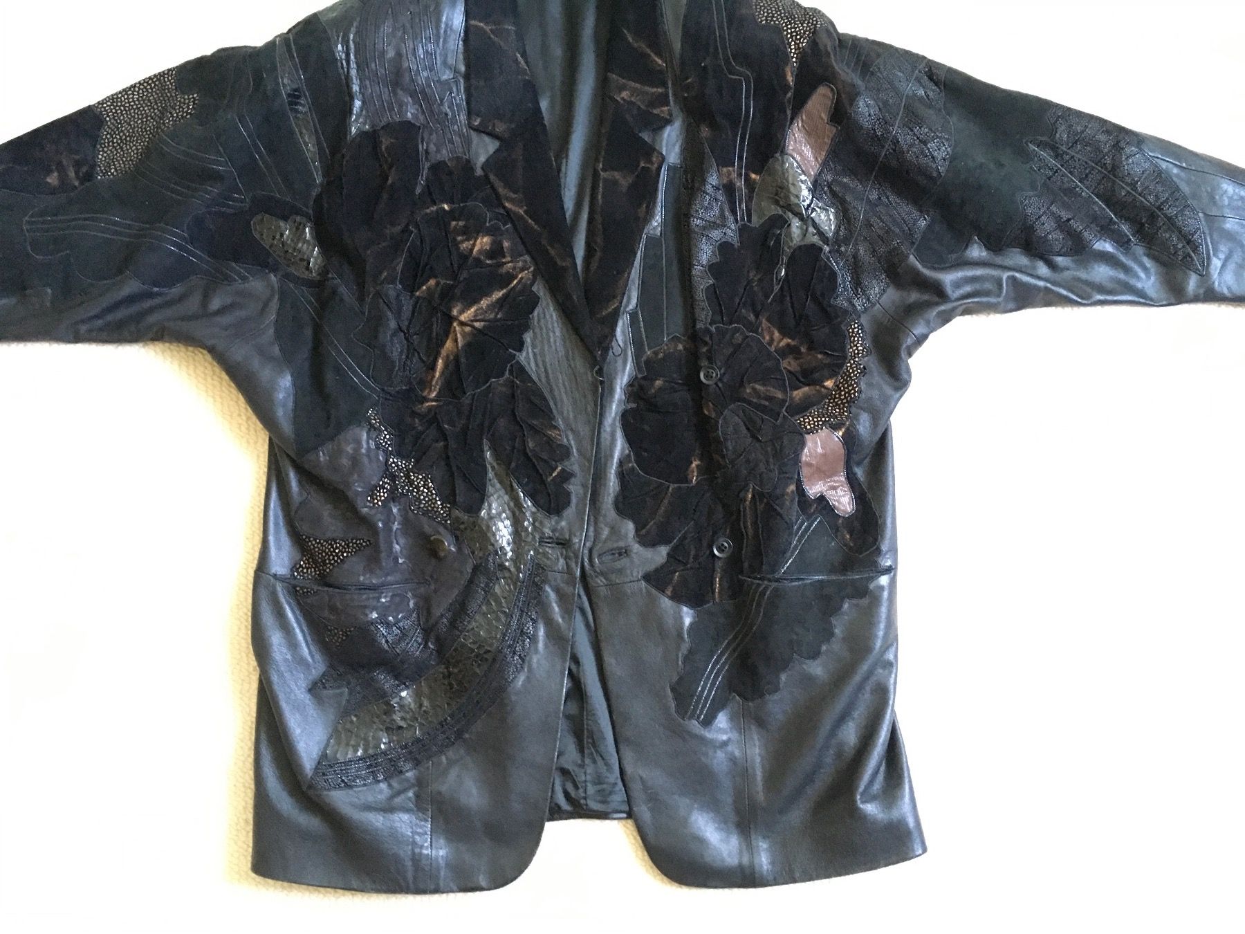 Jacken: Damen-Lederjacke mit Applikation Grösse 44/46 – Gebraucht aus Rheinfelden von Nerocorleone110