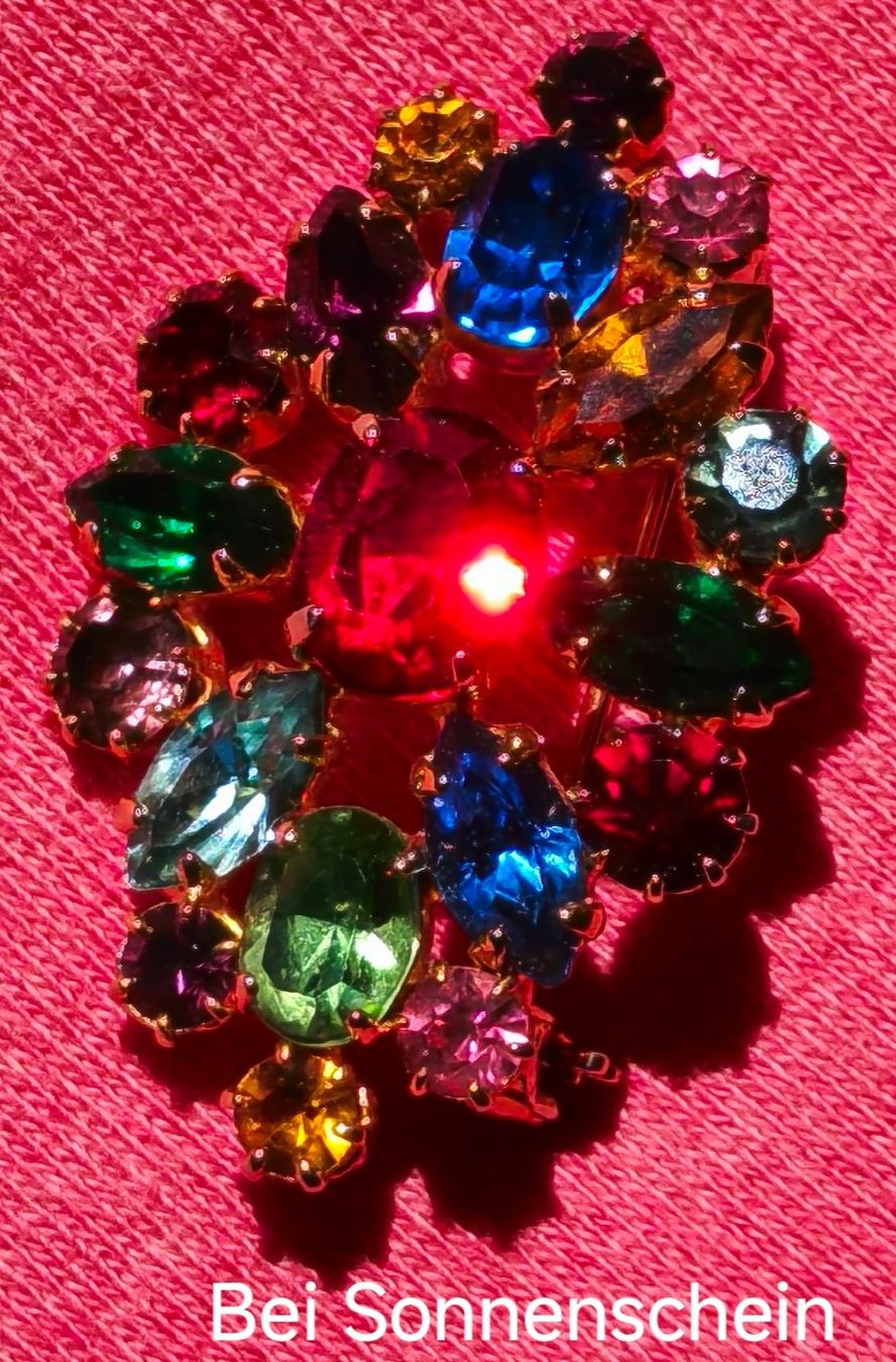 Broschen & Nadeln: Brosche mit Glassteinen Modeschmuck, fairer Versand – Gebraucht aus Zürich von Tanteemma369 9
