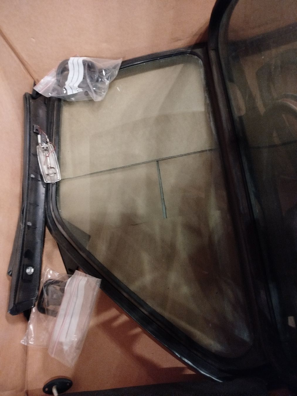 BMW Tutti pezzi di ricambio auto: lot Bmw E30 vitres latérales plus joints ... – Usato da Neuchâtel venduto da lyd_67kk 2