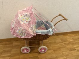 Puppenwagen geflochten mit Verdeck und Kissen guter Zustand
