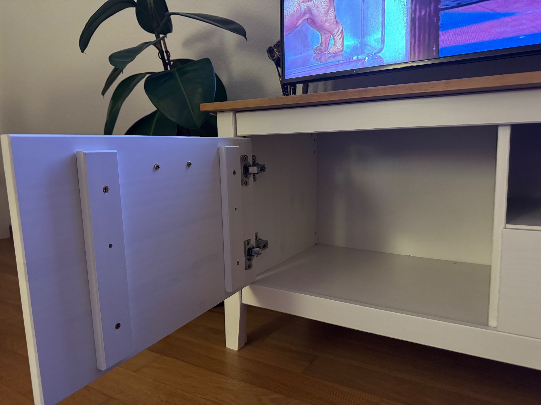TV Möbel: Möbel TV Lowboard Holz weiss – Gebraucht aus Effretikon von ajl_rwt5 4