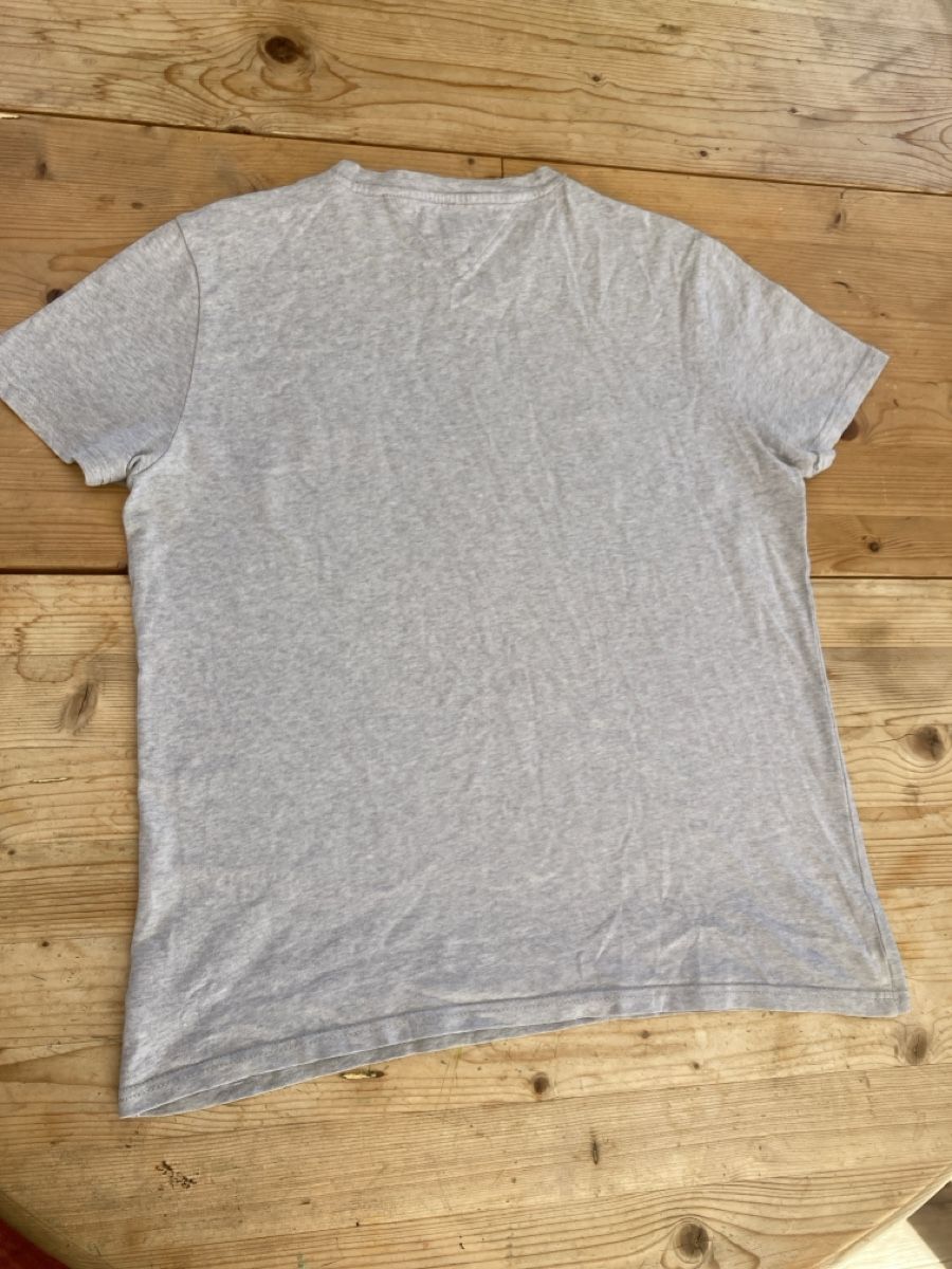 Tommy Hilfiger Hemden, T-Shirts & Polos: Tommy Jeans T Shirt 2 – Gebraucht aus Romanshorn von gokken 1
