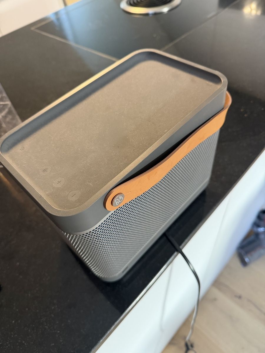 Bang & Olufsen Casse acustiche: Bang & Olufsen Beolit 12 – Usato da Zug venduto da OJ1212 1