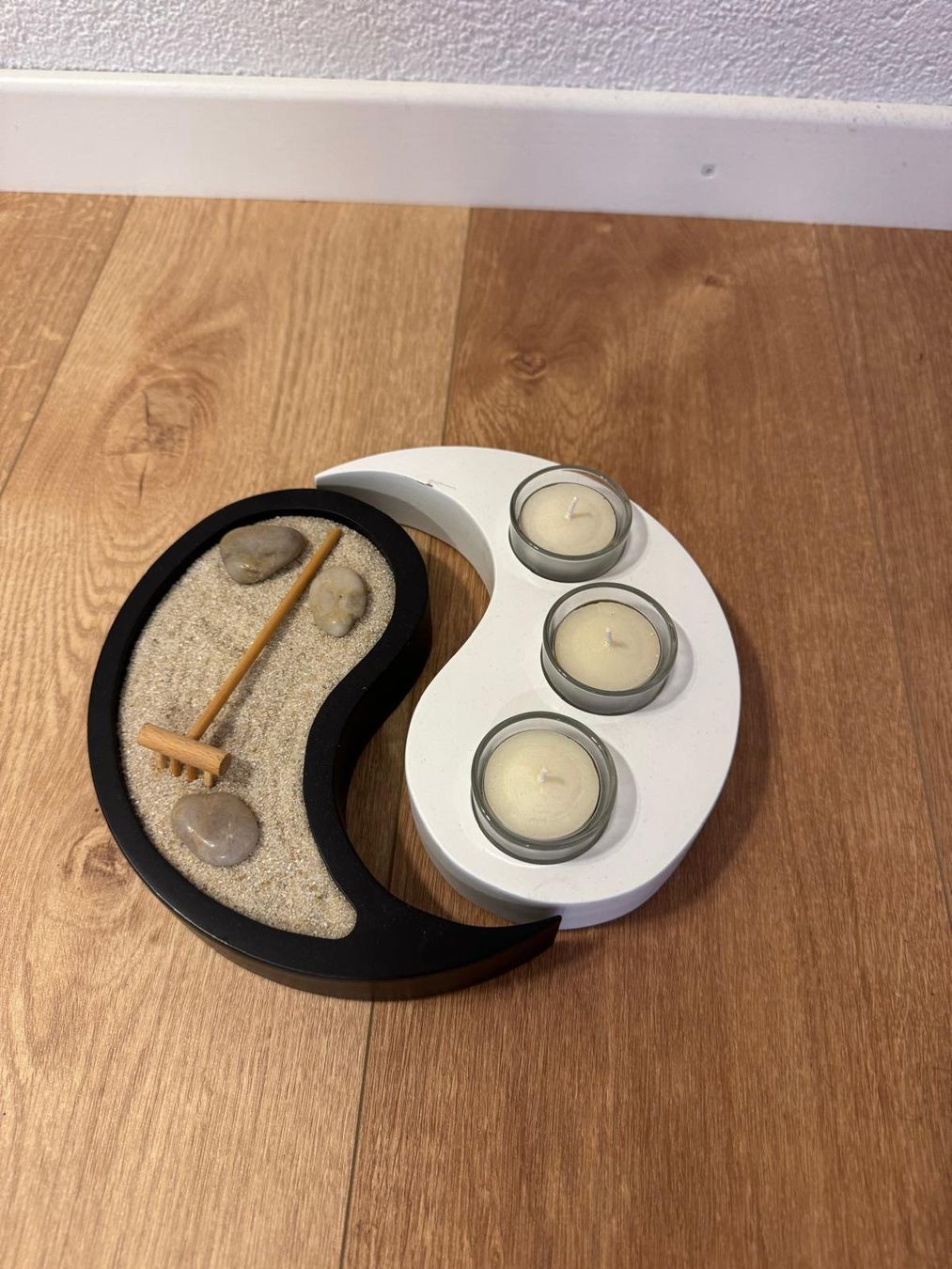 Alle Dekorationen: Yin-Yang Kerzenhalter mit Zen-Sandgarten – Gebraucht aus Aarburg von Injac