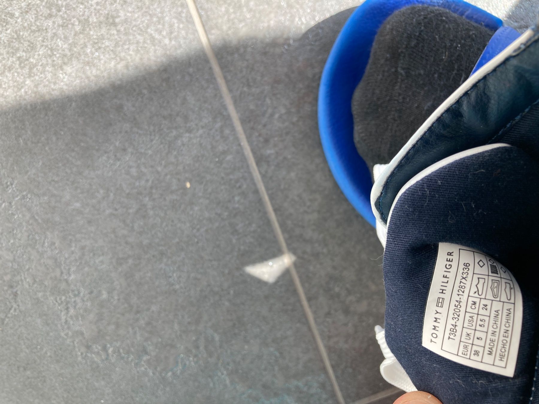 Tommy Hilfiger Scarpe per ragazzi: Tommy Hilfiger Kinder – Usato da Pratteln venduto da Miki_ 2