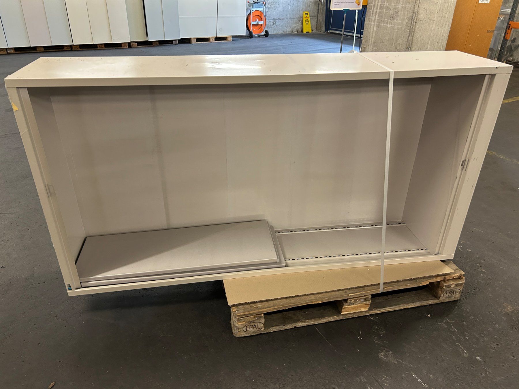Lista Armoires: LISTA Blechschrank - Werkstattschrank – D'occasion à Zofingen par Maschinenfabrik