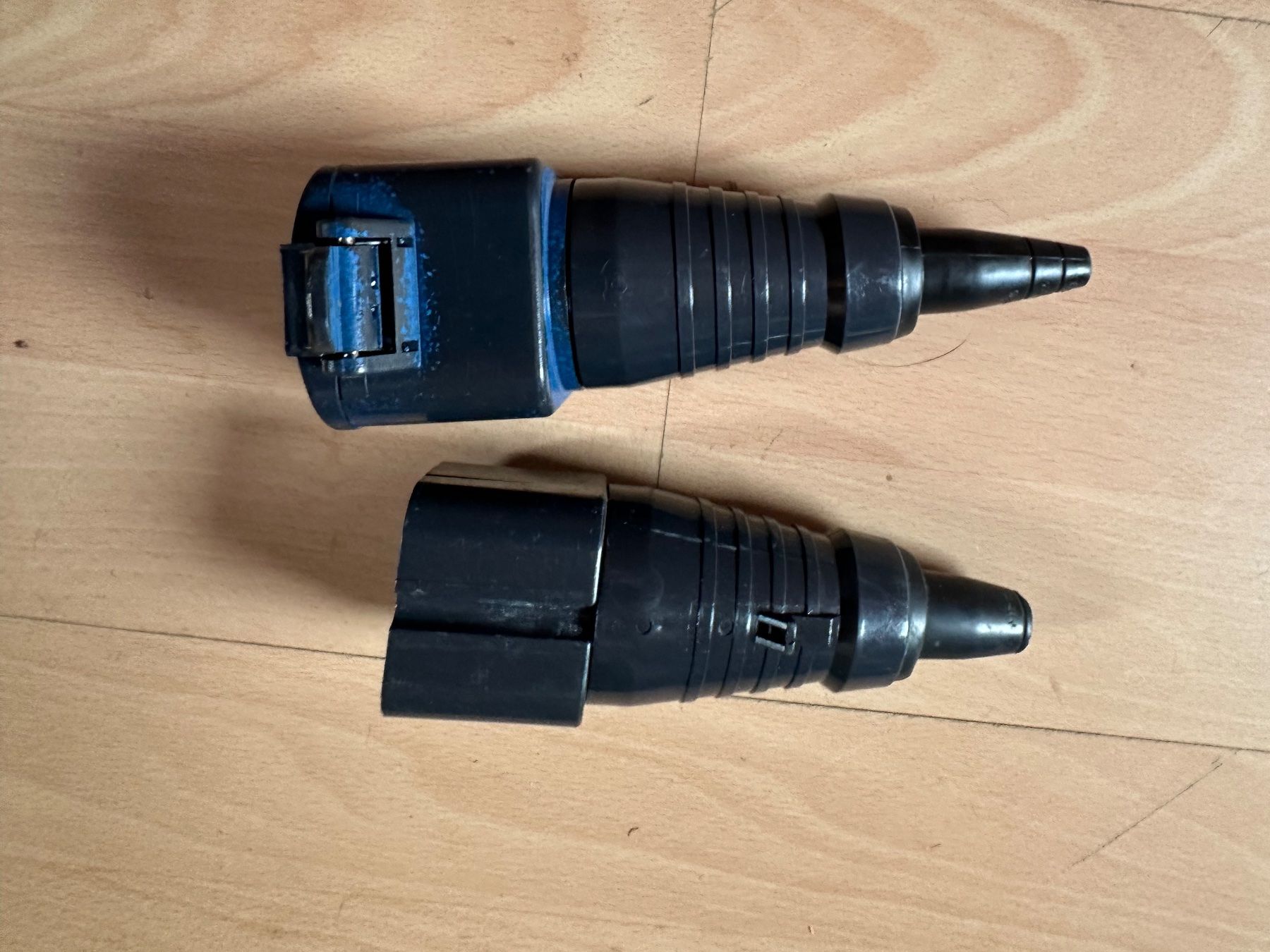 Spine: Stecker/ Kupplung J15 4 Polig – Usato da Huttwil venduto da Bolpa 5