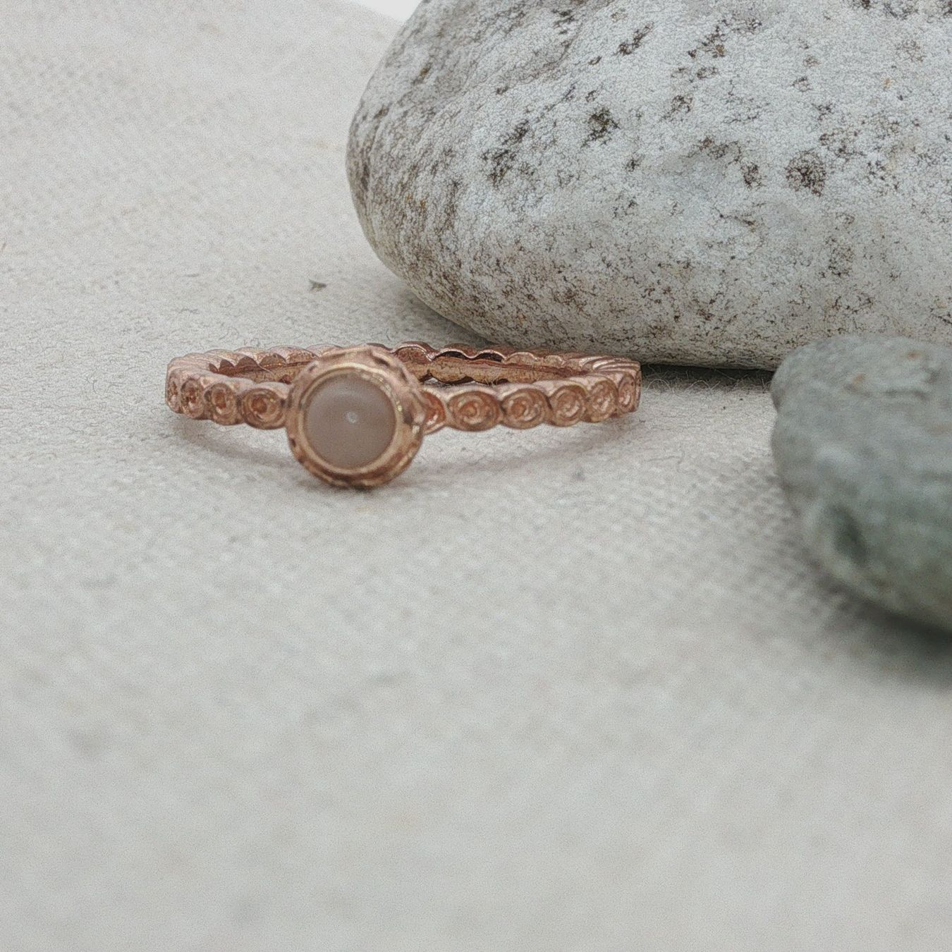Olga Ribler Anelli: Feiner Silber Ring 925 mit Mondstein Grösse 60 – Nuovo (secondo la descrizione) da Luzern venduto da Schmuckoutlet 4