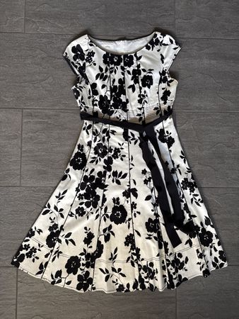 Wunderschönes Kleid Gr. 36/38