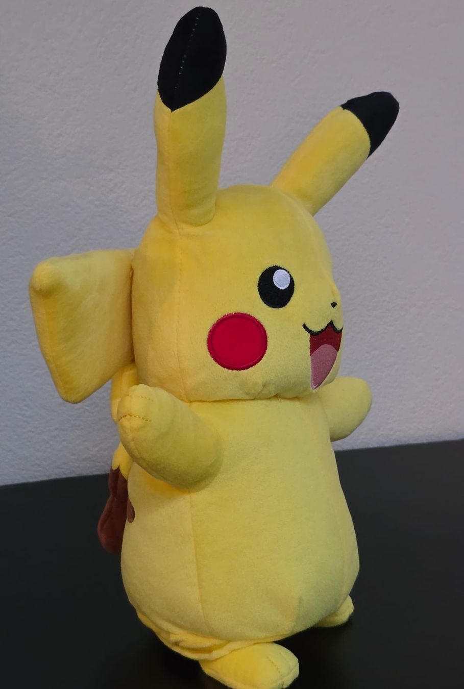 Pokémon Figuren: Pokemon Plüschtier Pikachu mit Lichtfunktion  – Gebraucht aus Rheinsulz von Dred 2
