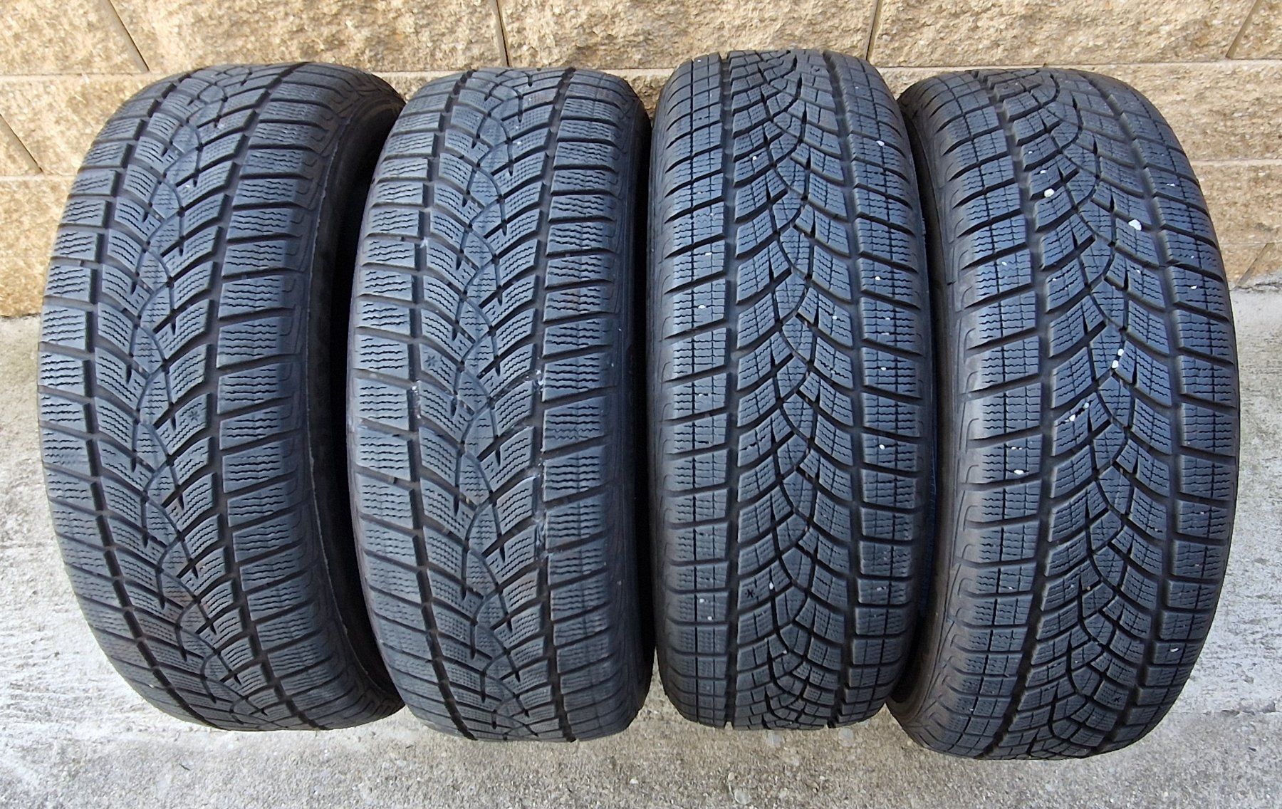 Goodyear Pneus & Kompletträder: ***** 4 pneus hiver Good Year ultragrip performance+ SUV – Gebraucht aus Villaz-St-Pierre von Ubid