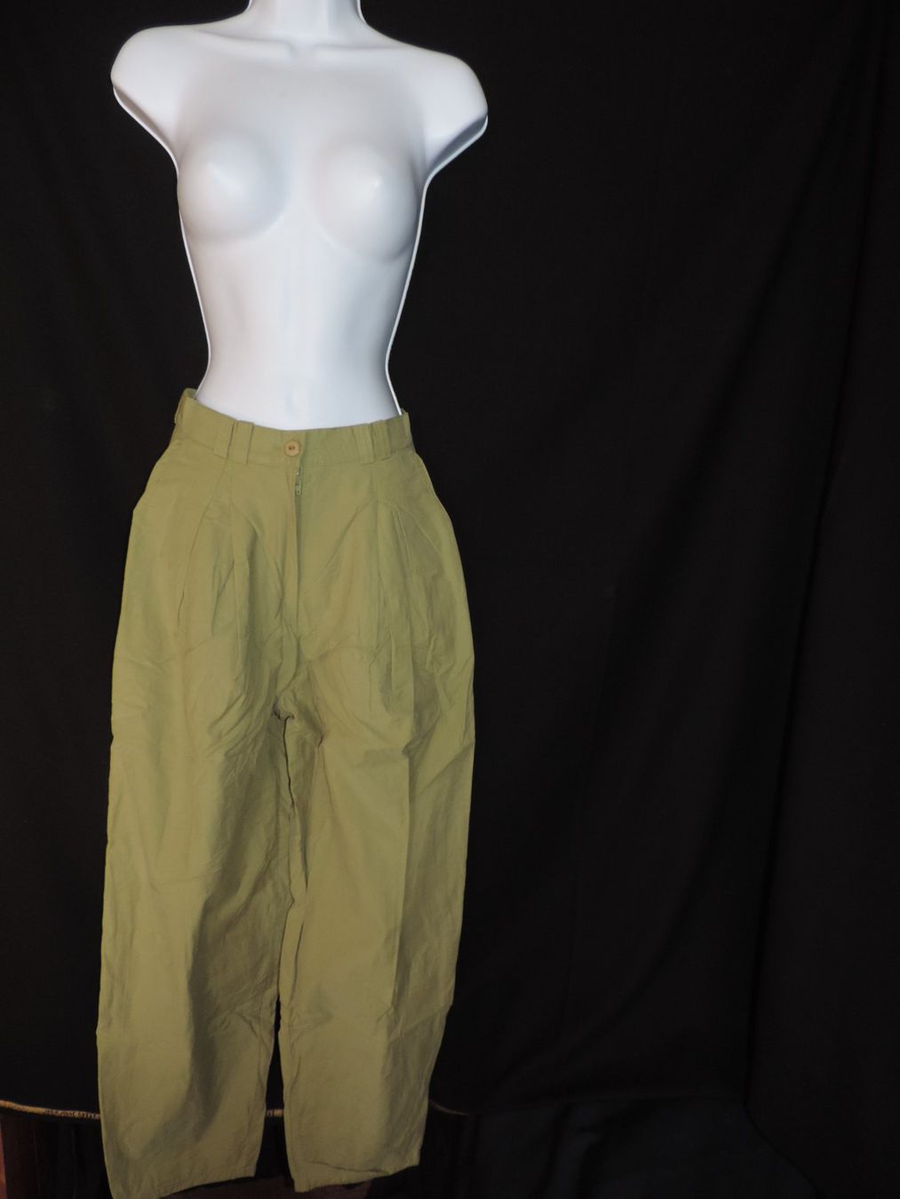 Hosen: pantalon vert kaki – Gebraucht aus Genève von Axelle333 1