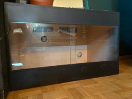 Terrarium mit Schiebetueren gebraucht