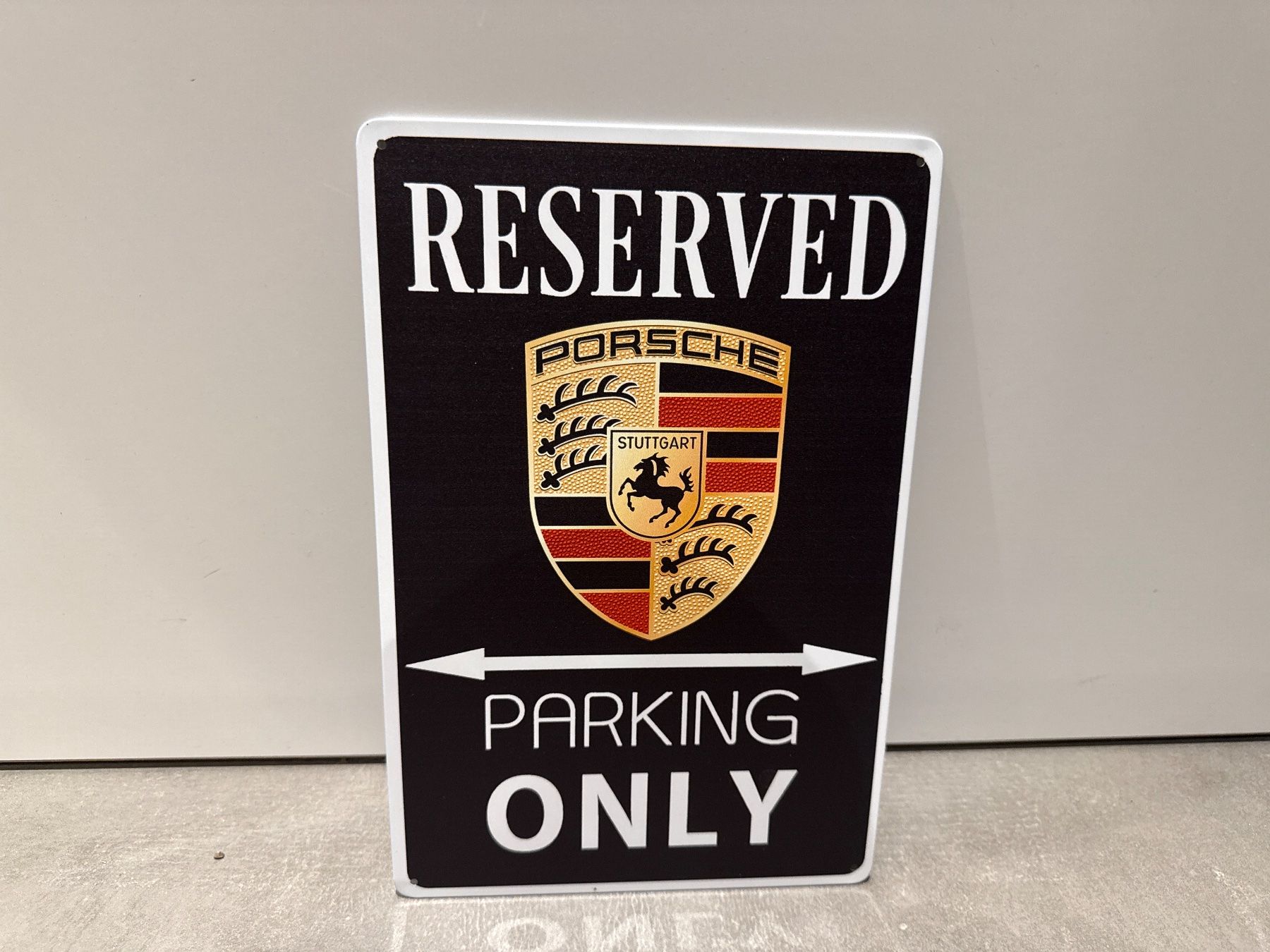 Porsche Insegne: PORSCHE Parking ONLY Schild Blech TOP ANGEBOT % NEU – Nuovo e nell'imballaggio originale da Seon venduto da Aaargauer01