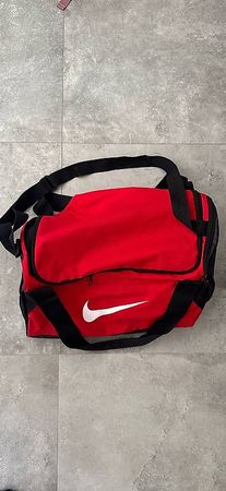 Sac de sport Nike Brasilia - Rouge et noir - Très bon état