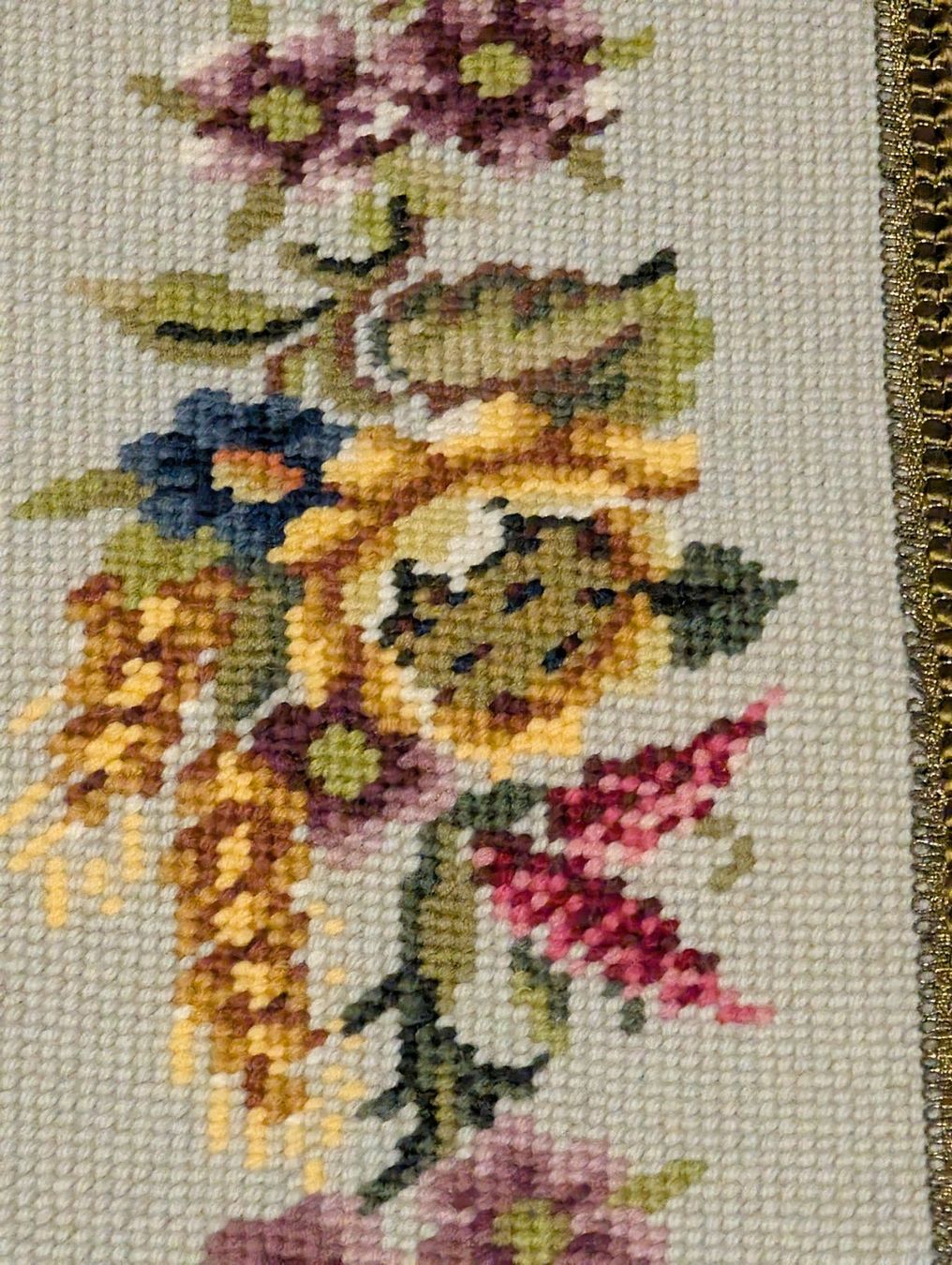 Tutte le decorazioni: Gestickter Wandbehang mit Blumenmuster, Vintage Deko – Usato da Spiez venduto da Crazyduck 1