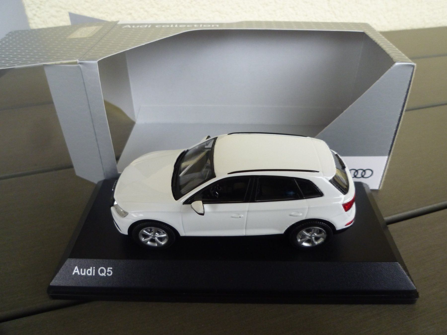 Modellini d'auto: Audi Q5 – Nuovo e nell'imballaggio originale da Flawil venduto da Imperiosud 5