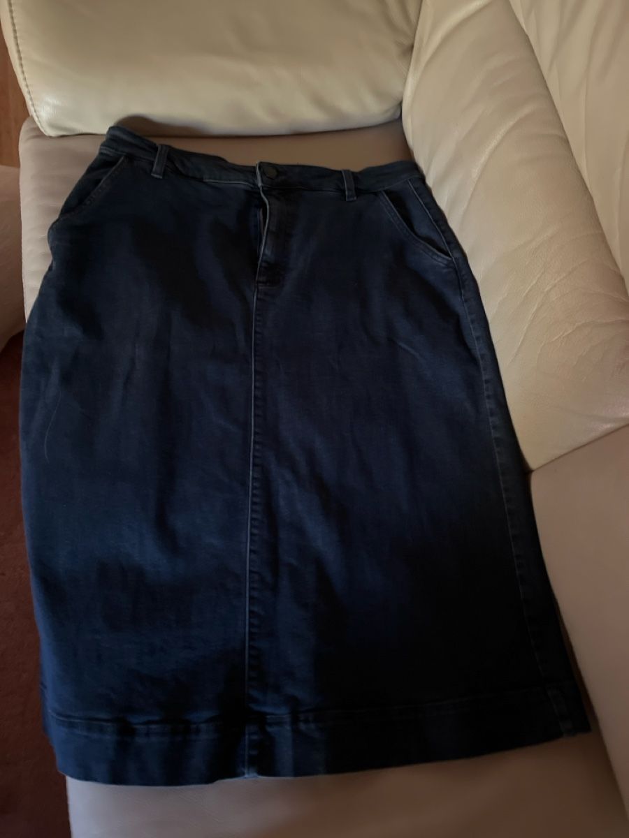 Jupes: Jeansrock gr.44 neuwertig – D'occasion à Jenaz par Gba63
