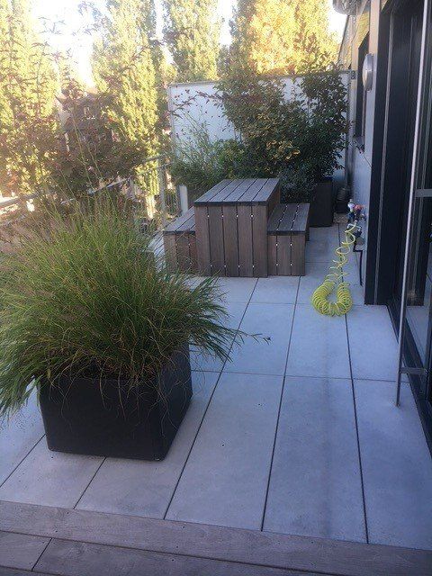 Set di tavolo e panche: Table terrasse avec bancs en mélèze – Usato da Perly venduto da dwight14