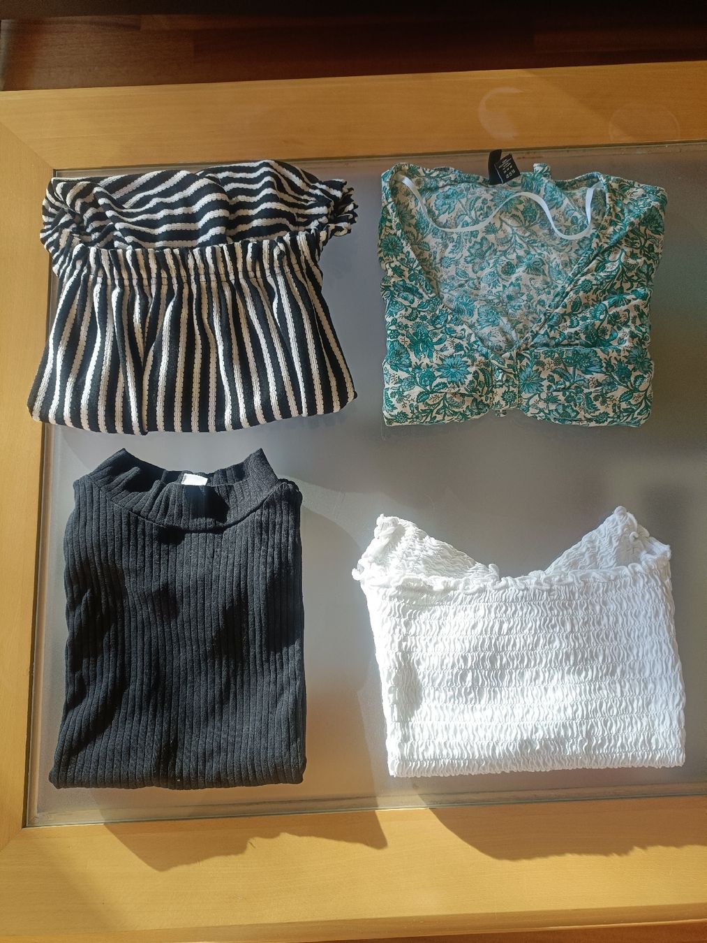 Top: Lot de 4 hauts d'été, taille M – Usato da Pringy venduto da kat_t9c7