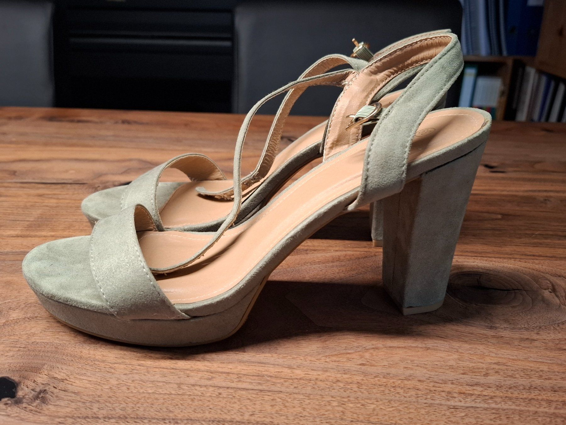 Damenschuhe: Sandale Damen – Gebraucht aus Aarwangen von chepetto74 1