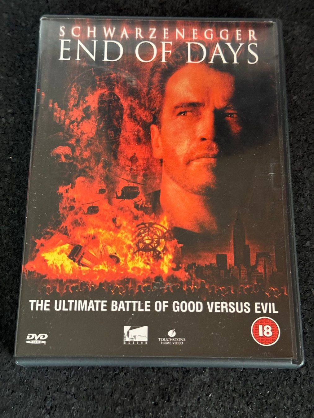 Alle DVDs: End Of Days Schwarzenegger DVD EN/DE – Gebraucht aus Fribourg von tschjoly