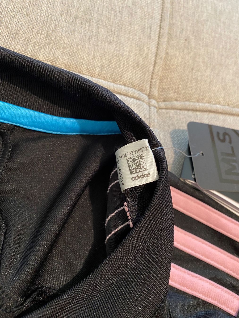 Adidas Canottiere & Pantaloni: Inter Miami Trikot - Original & Neu – Nuovo e nell'imballaggio originale da Rossemaison venduto da Carduelis 6