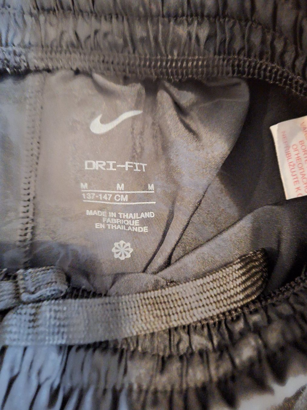 Nike Pantaloni: 4er-Pack Nike Shorts, Grösse 137-147 – Usato da Basel venduto da RomyRennard 1