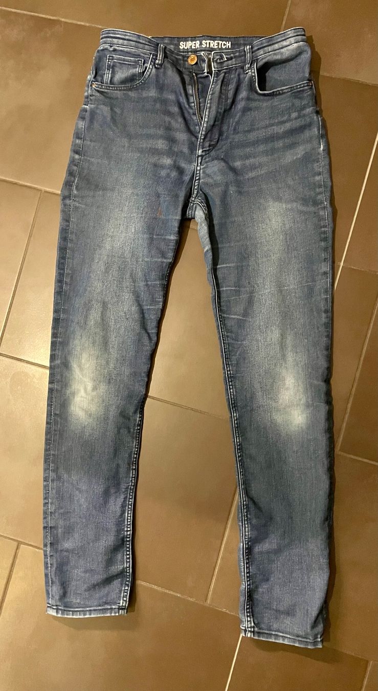 H&M Pantaloni: Bequeme Jeanshose Grösse 164 – Usato da Fehraltorf venduto da Marlene4 3