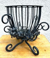 Schöner Pflanzkorb aus Metall, ideal für den Garten!