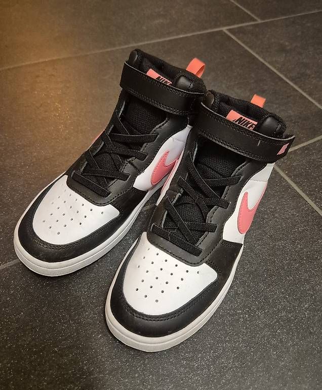 Schuhe für Jungen: NIKE BAMBINA RAGAZZA 33.5 NUOVE – Gebraucht aus Giubiasco von vdv_9z9n