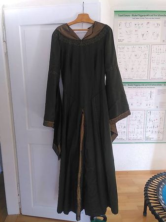Fantasy-Kleid aus grüner Wolle