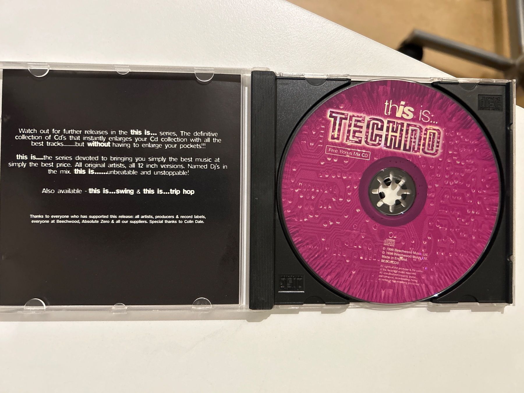 CDs: CD- This is... Techno - CD Compilation – Gebraucht aus Guntershausen von Gloominati 2