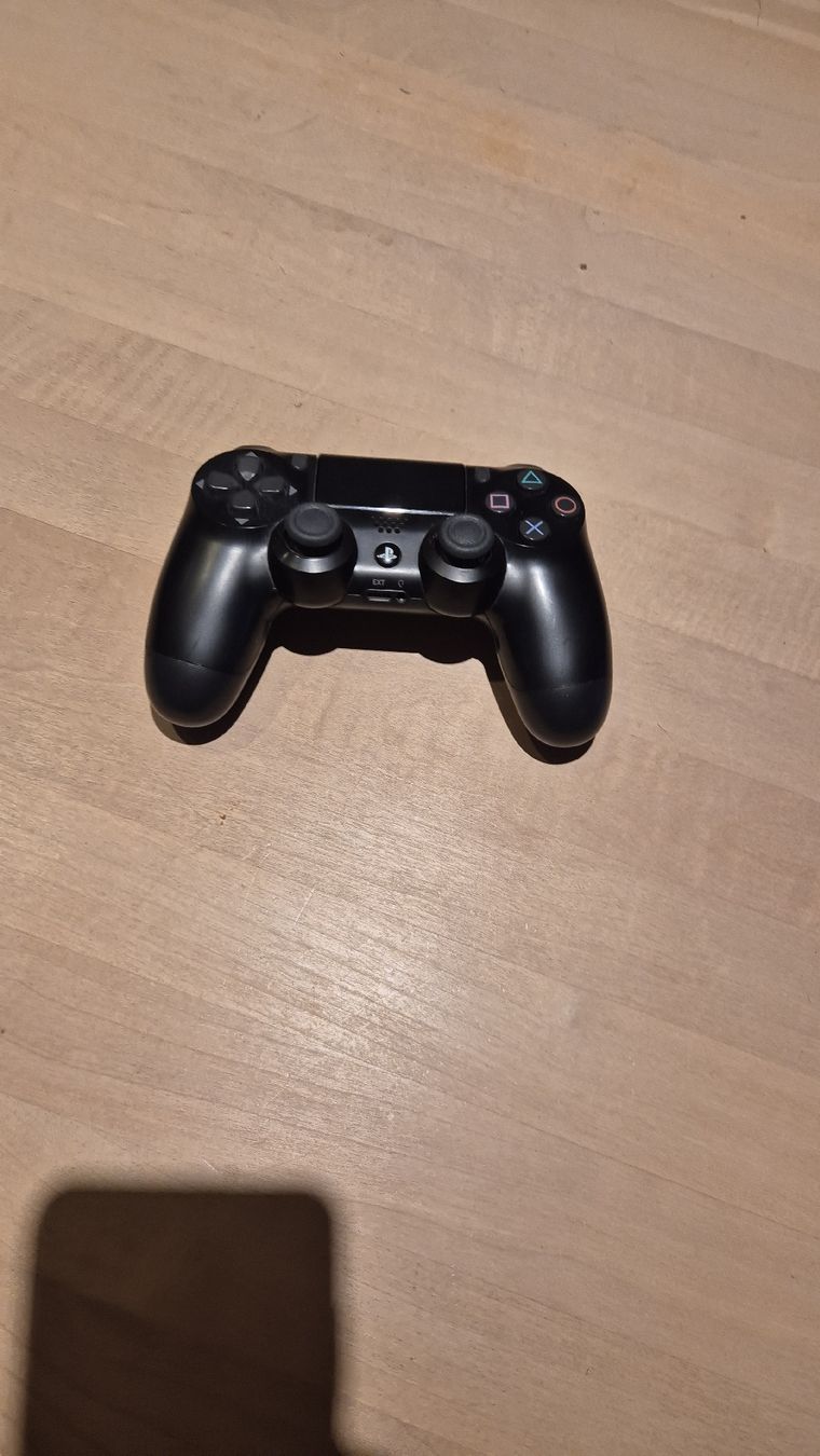 Sony Konsolen: PS4 Pro mit 10 Games – Gebraucht aus Otelfingen von Thekillingcow 2