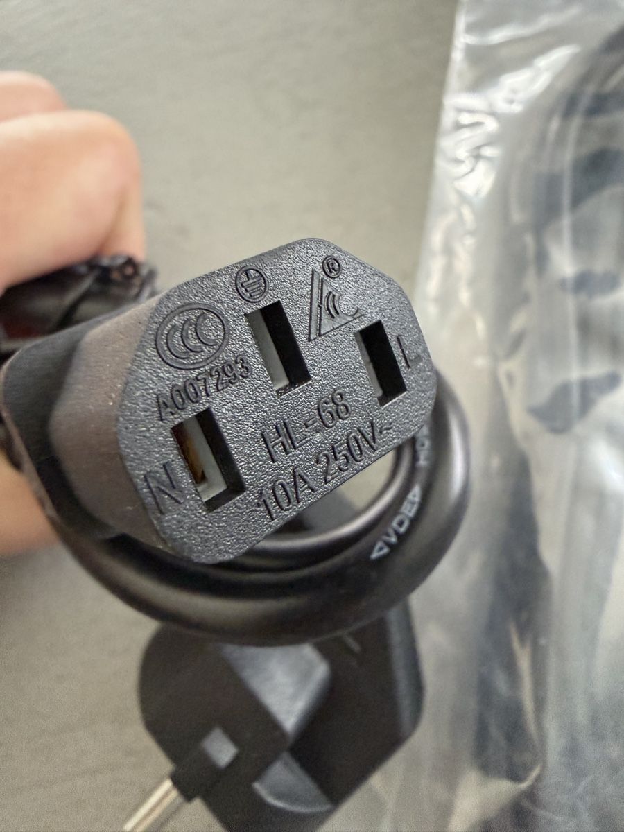 Cavi: Kabel Typ 12 Buchse C13 (Neu!) – Nuovo (secondo la descrizione) da Flawil venduto da rudegirl17 2