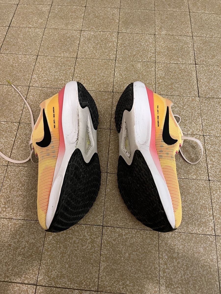 Nike Herrenschuhe: Chaussures de course carbone  – Neu (gemäss Beschreibung) aus Lausanne von rgt_n5v9 1