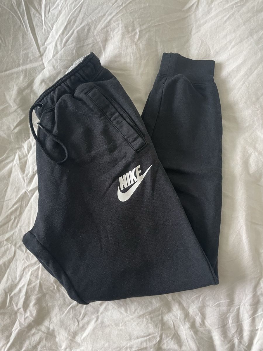 Nike Hosen: Nike Trainerhose in schwarz – Neu (gemäss Beschreibung) aus Untersiggenthal von bla_55sl