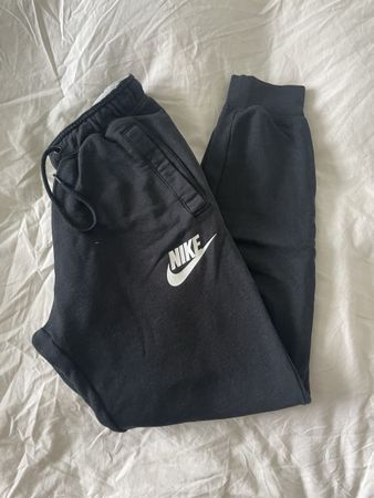 Nike Trainerhose in schwarz