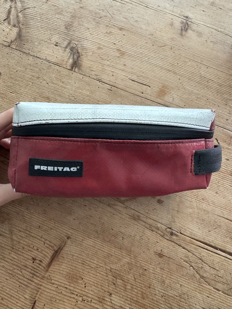 Freitag Astucci : Freitag Cosmetic Bag  – Usato da Zürich venduto da ann_v792