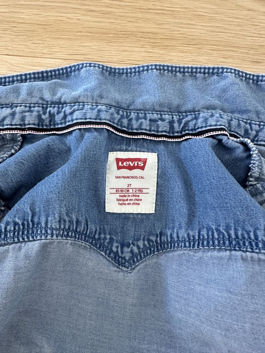 Levi's Camicette, T-shirt & Top: Levi's Jeansbluse blau – Usato da Bever venduto da Elischen21 2