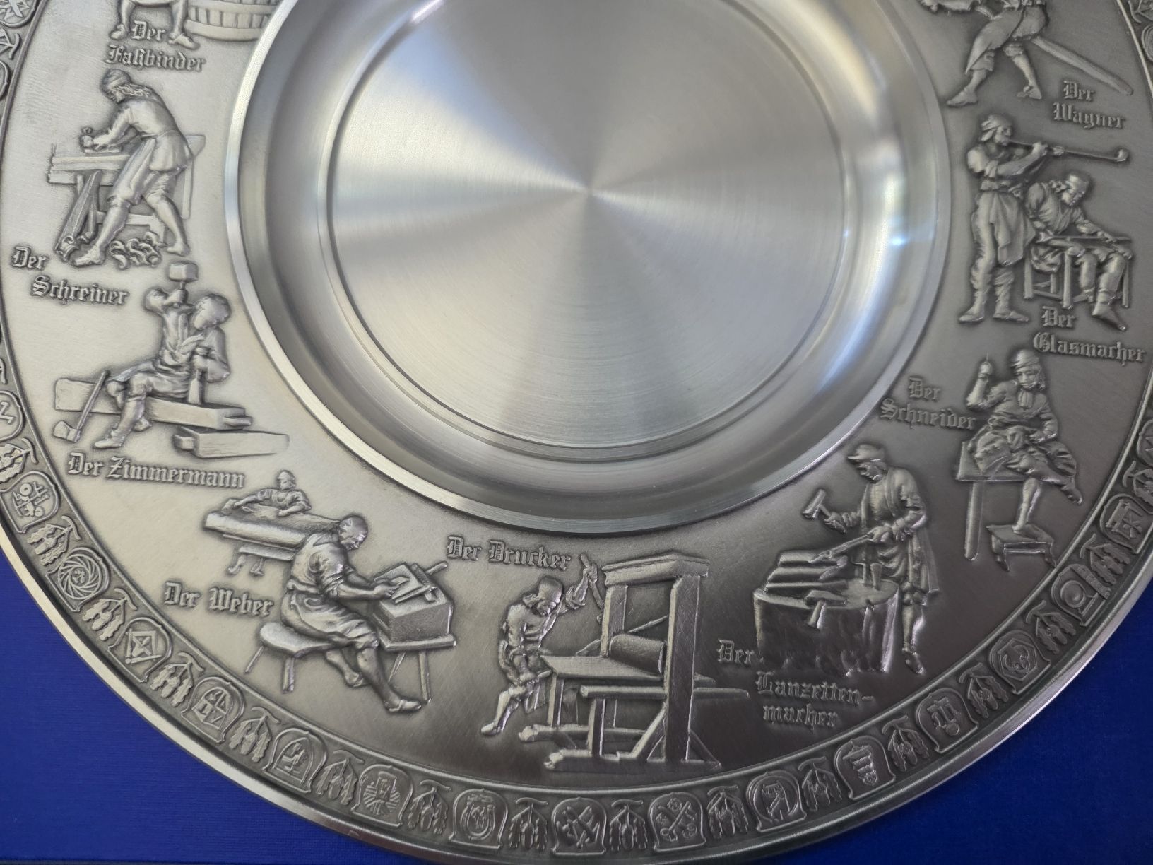 Tutte le decorazioni: Zinn Teller Handwerk Relief 95%  – Usato da Dorf venduto da Echo_Elements 3